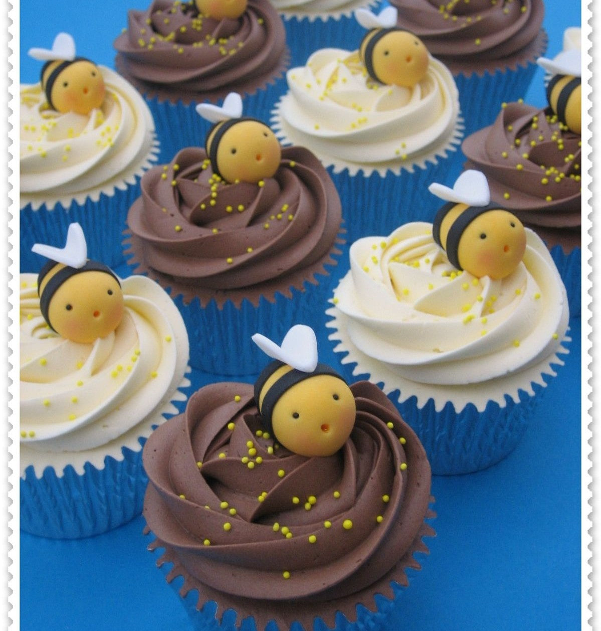 BEE Cup Cakes V6