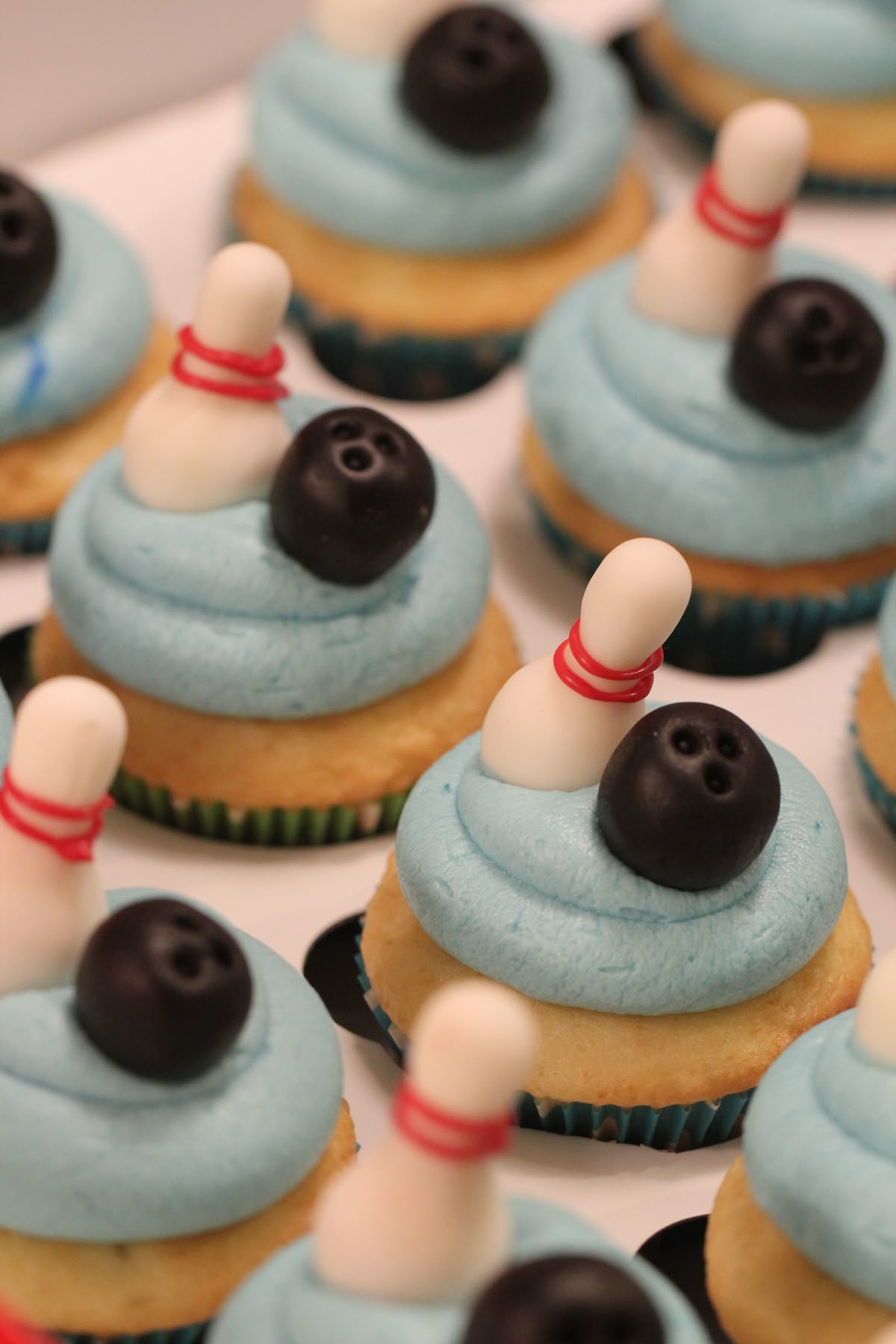 Bowling Cup Cakes V4