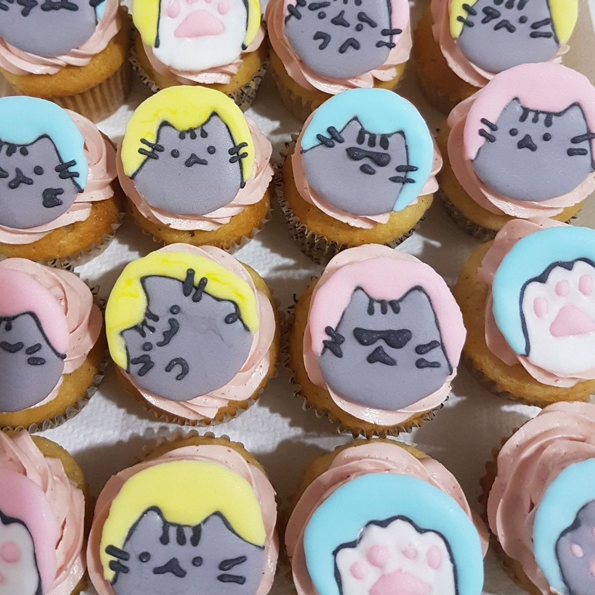Pusheen the Cat Cup Cakes V5