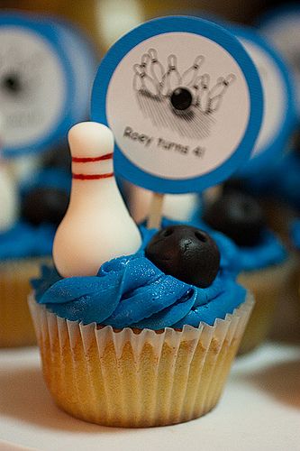 Bowling Cup Cakes V6