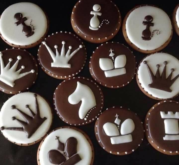 Chess Cup Cakes V8