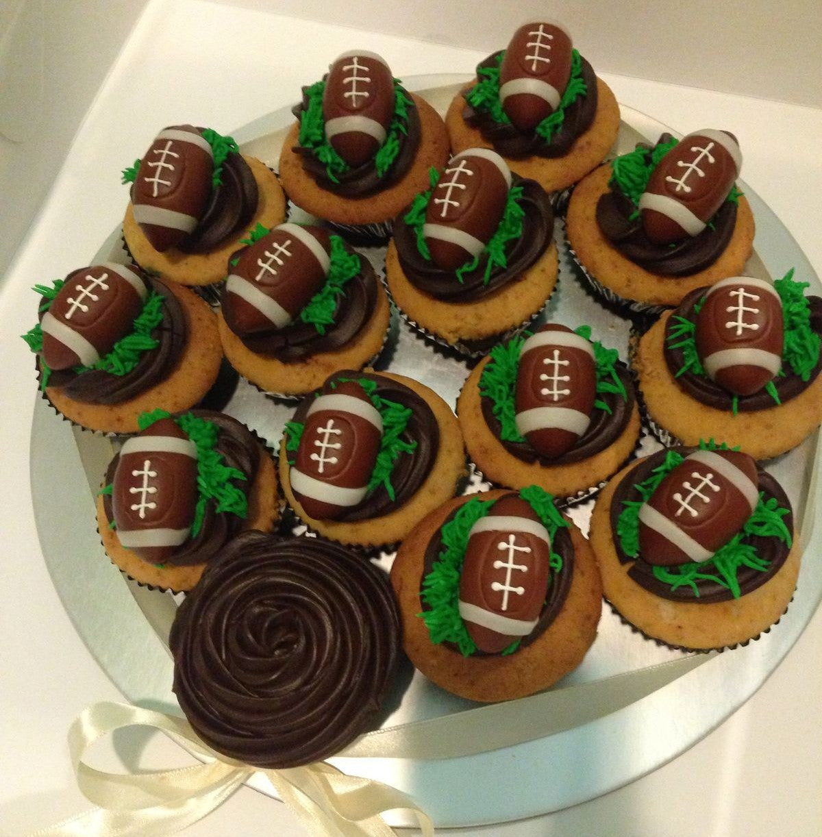 The Rugby Ball Cup Cakes V7