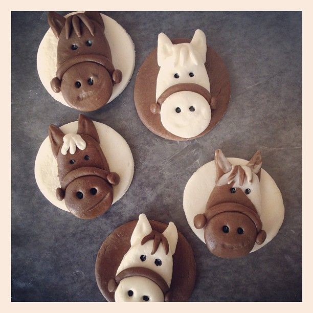 Horse Cup Cakes V4