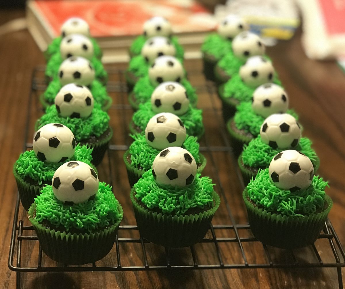 Football Cup Cakes V6